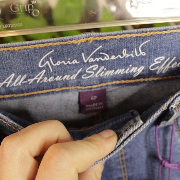 NWT Gloria Vanderbilt Petite 6 Standard Kaia Button-Hem Skimmer Blue Denim Pants - Picture 4 of 9
